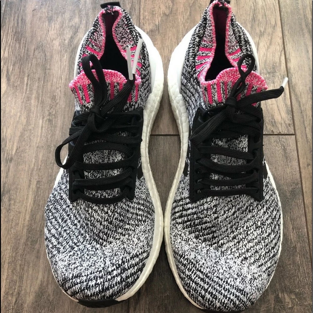 ADIDAS ULTRA BOOST RUNNING SNEAKERS SIZE 7 - Picture 1 of 4
